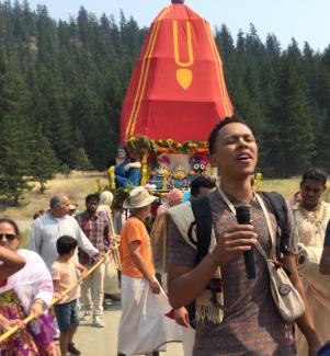 Singing at Saranagati Rathayatra parade